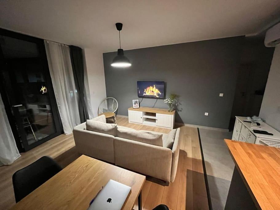 Sunlit Elegance Escape Apartment فارنا المظهر الخارجي الصورة