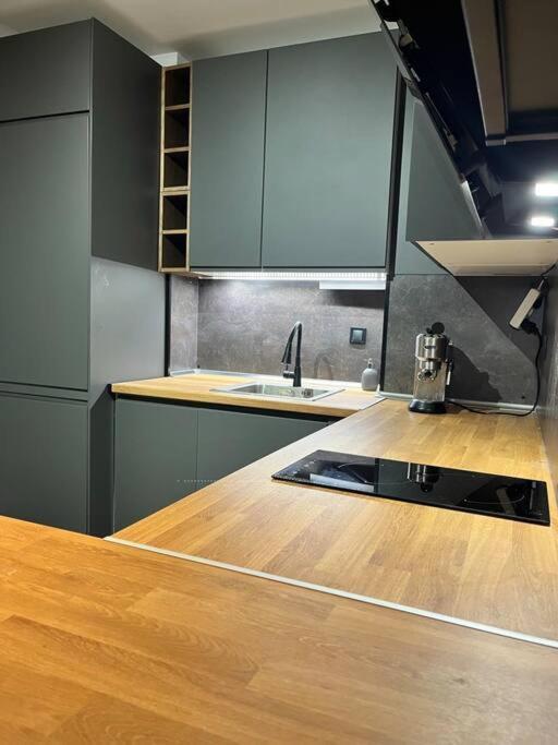 Sunlit Elegance Escape Apartment فارنا المظهر الخارجي الصورة